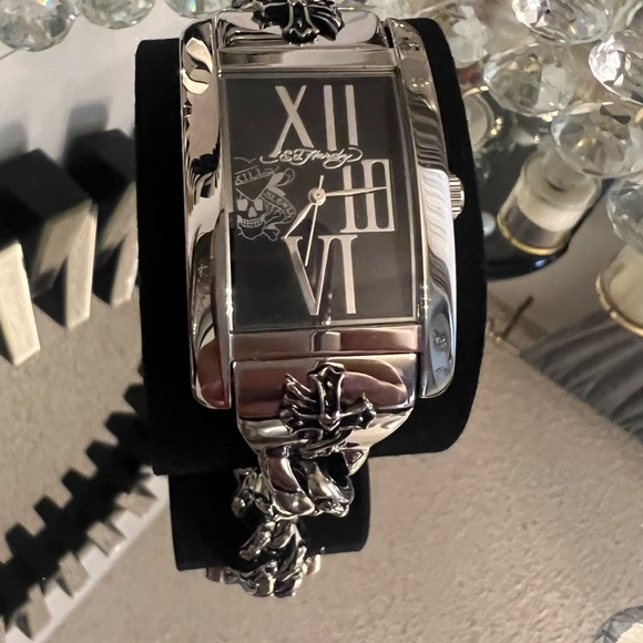 Ed Hardy watch with stainless steel Cuban style links band - Picture 2 of 4
